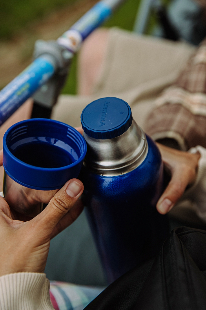 Термос 1.6л серии 106 синий с узким горлом и молотковой эмалью - 4