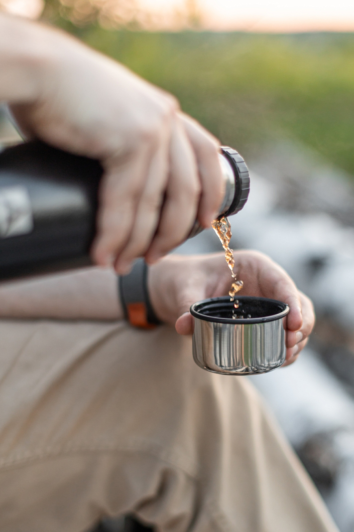 Термос 0.75л серии 106 чёрный с узким горлом и молотковой эмалью - 6