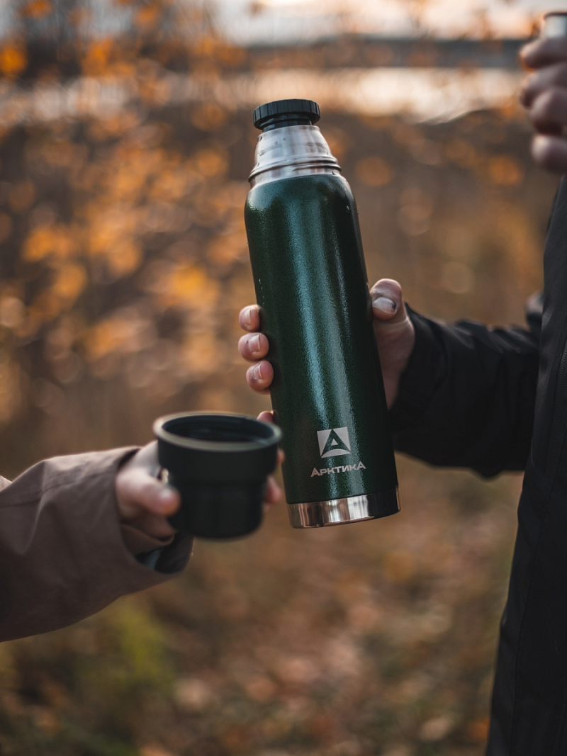 Термос 0.9л серии 106 зелёный с узким горлом и молотковой эмалью - 6