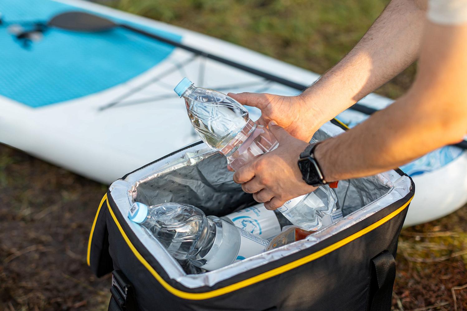 Несмотря на кажущуюся простоту и неспешность сап — это тоже физическая нагрузка, поэтому захвати с собой воду и перекус.