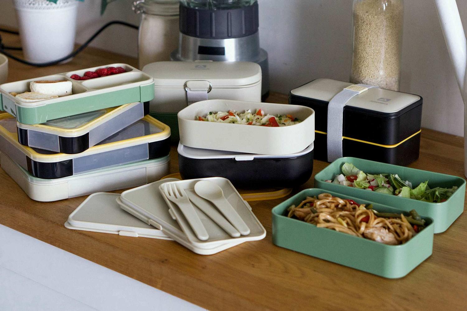 Теперь у «Арктики» есть две линейки ланч-боксов: «двухэтажные» с контейнерами и приборами в комплекте, и «одноэтажные» с тремя отделениями и 100% герметичностью.