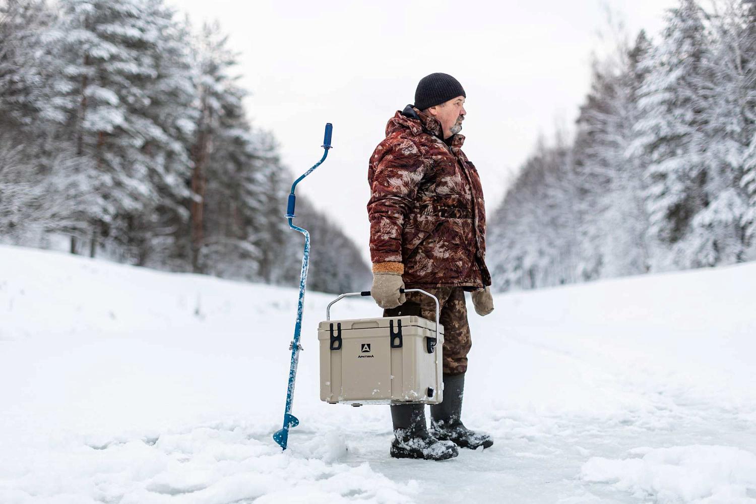 Мы опросили любителей зимней рыбалки, чтобы сделать термоконтейнер практичным и удобным в качестве рыболовного ящика, крепкого импровизированного стула и емкости для улова.
