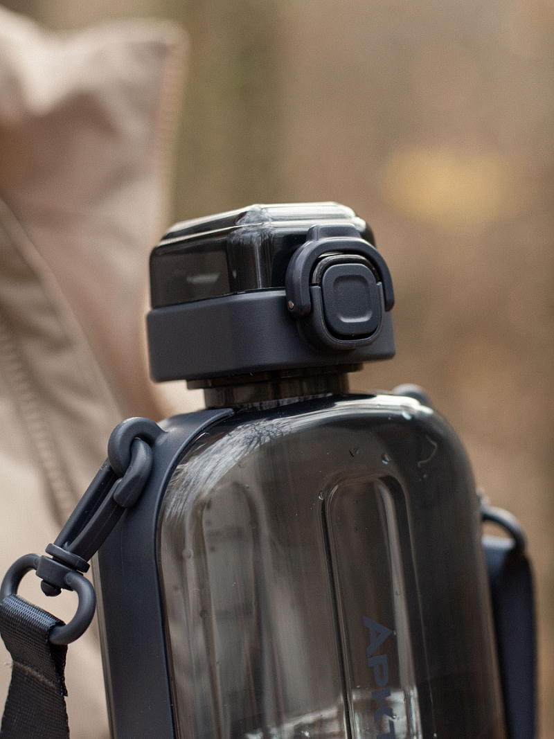 Тритановая бутылка 0.75л серии 724 «Графит» на ремне (уценка) - 4